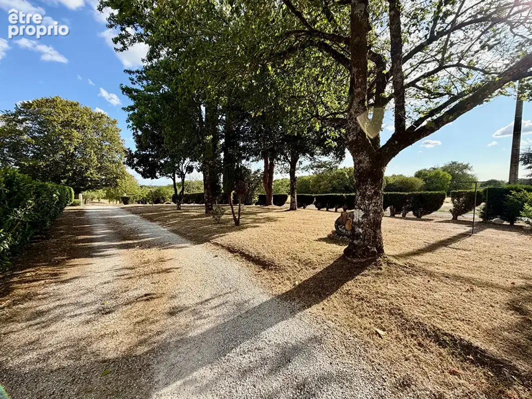 Magnifique Maison de Caractère avec Vastes Jardins et Vues Exceptionnelles près de Nanteuil-en-Vallée - photo 17