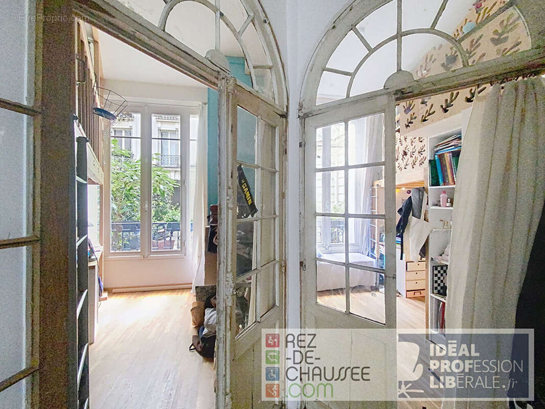 Commerce à PARIS-9E