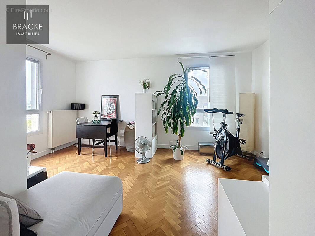 Appartement à COURBEVOIE