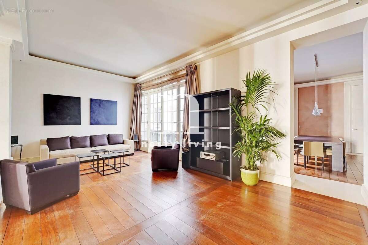 Appartement à PARIS-17E