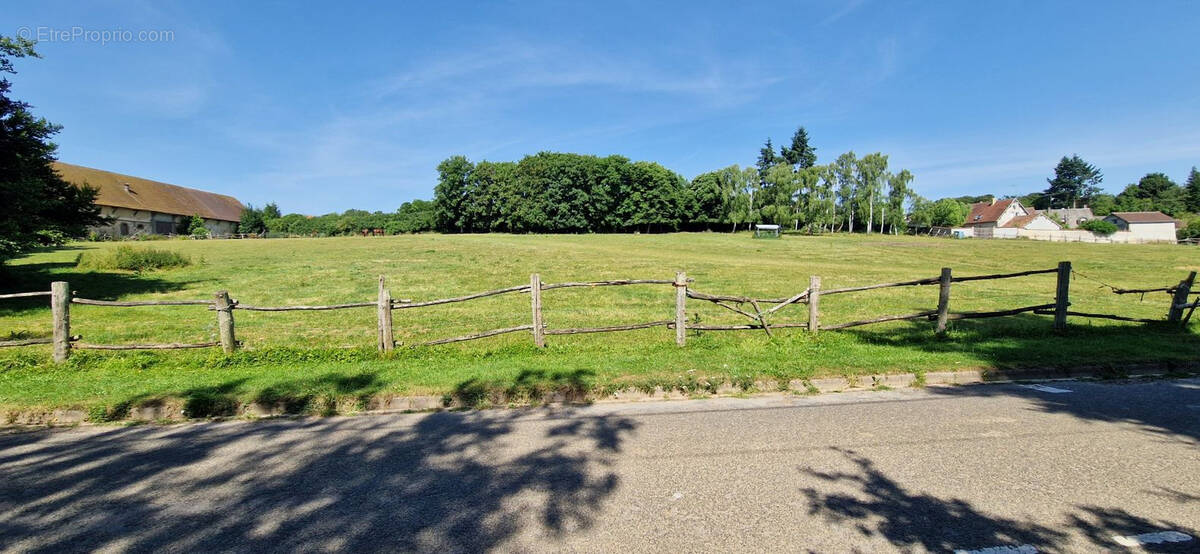 Terrain à NOGENT-LE-ROI