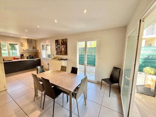 Maison à SAINT-GENIS-POUILLY