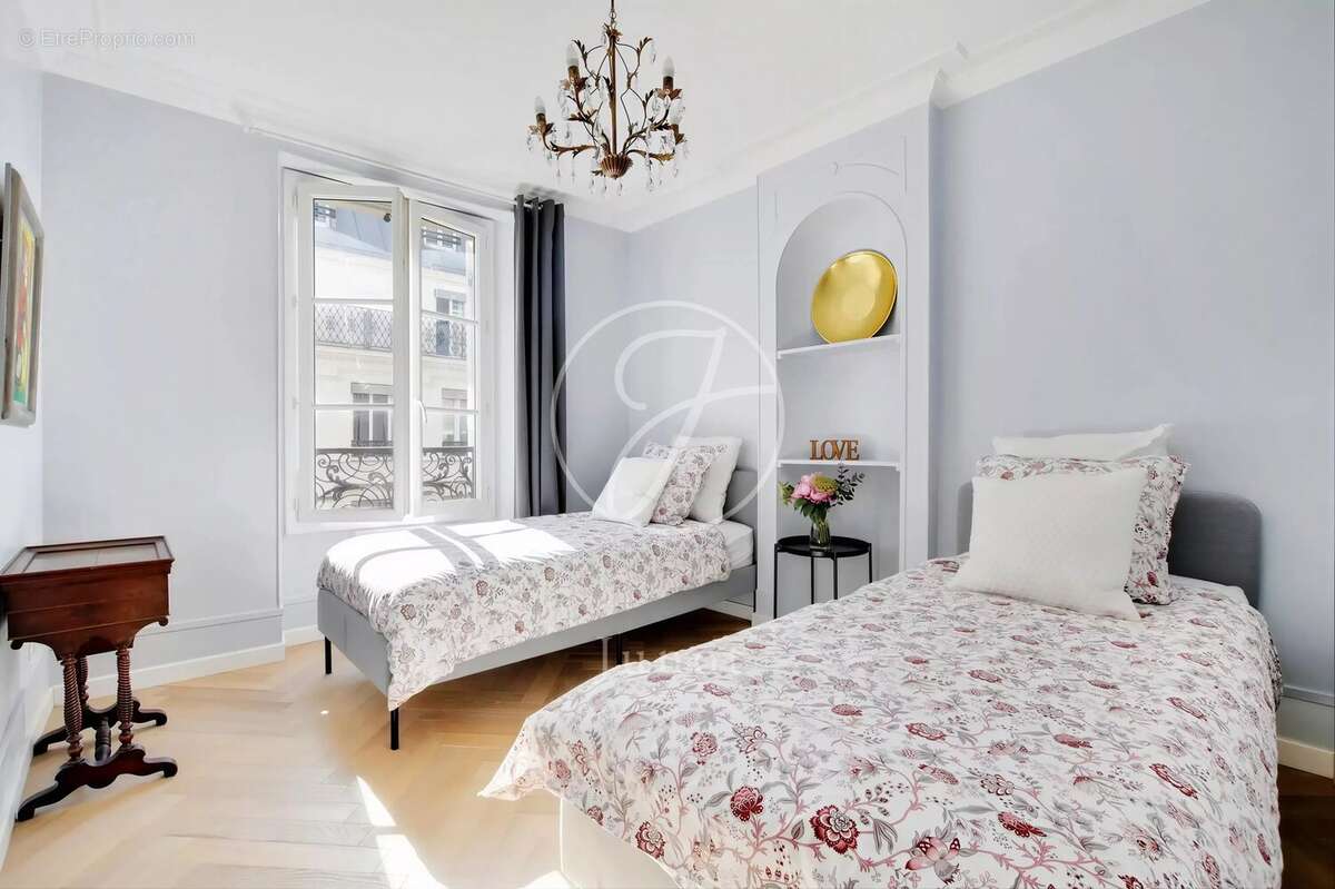 Appartement à PARIS-7E