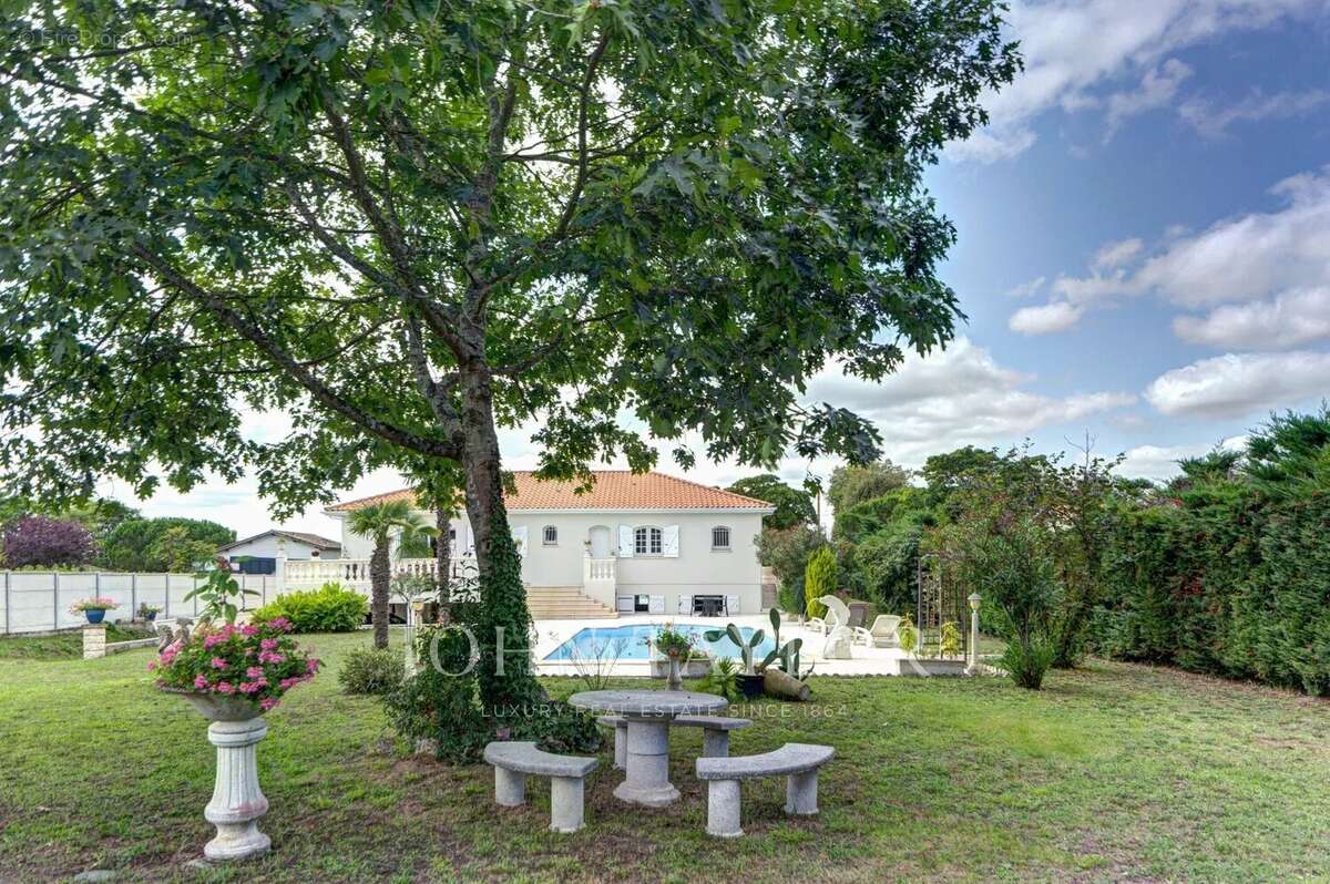 Maison à AMBARES-ET-LAGRAVE