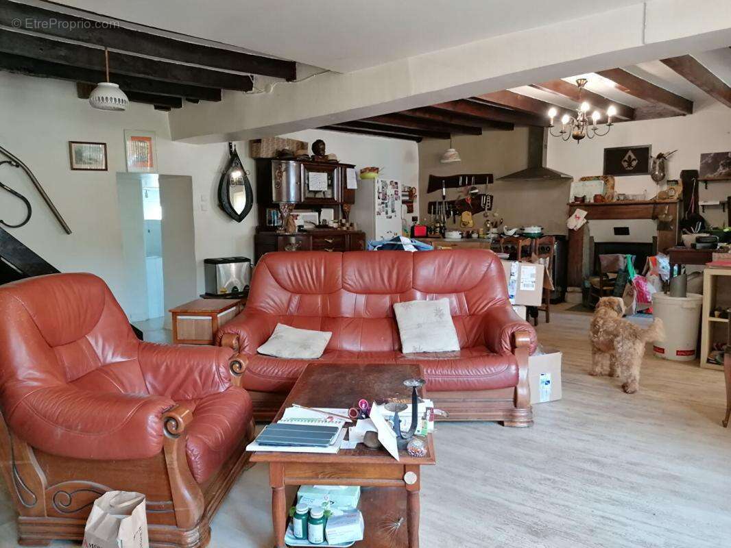 LOYAT  Maison de caractère avec dépendances et fort potentiel - photo 7