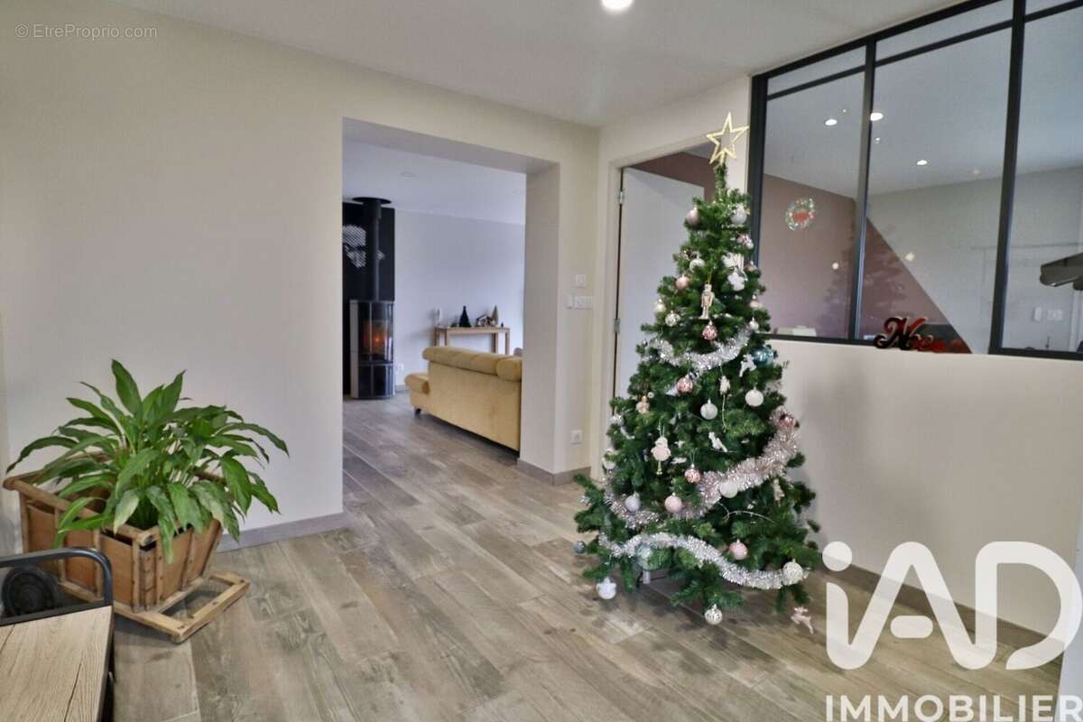 Photo 3 - Maison à CHENAY-LE-CHATEL