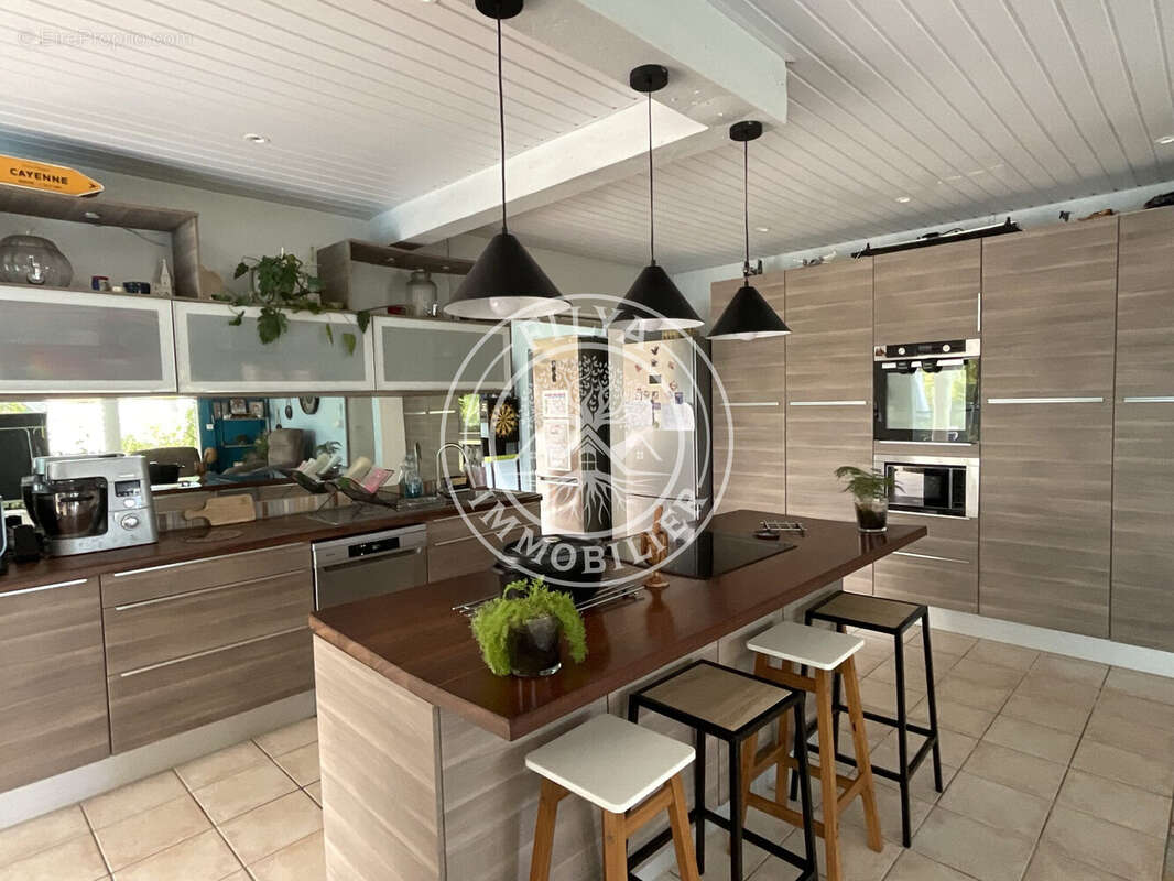 Maison à REMIRE-MONTJOLY