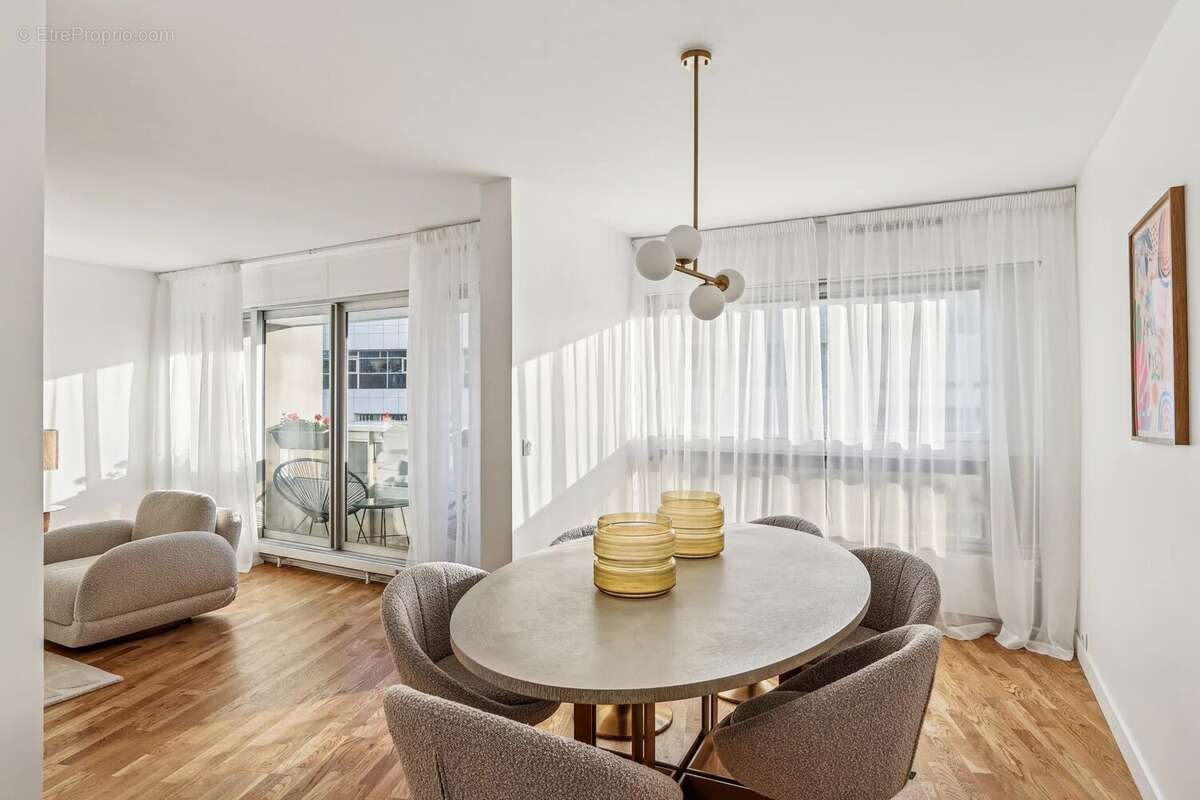 Appartement à PARIS-15E