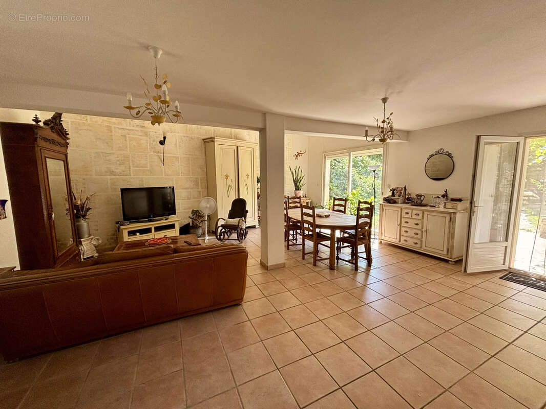 Maison 120 m² à Arles  - photo 5