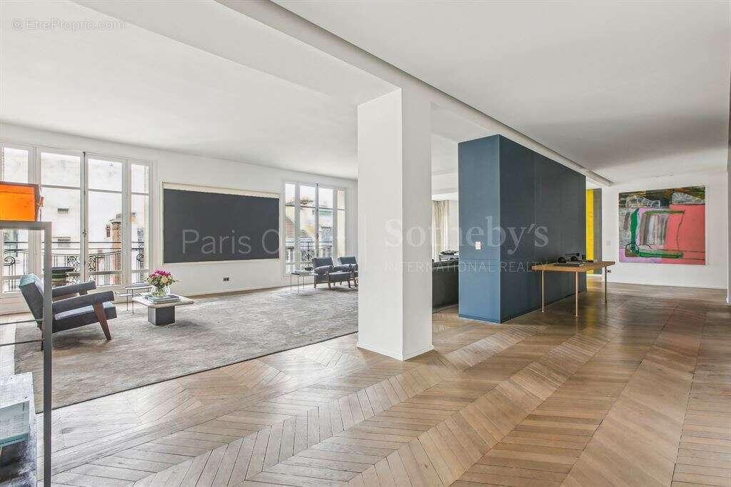 Appartement à PARIS-16E