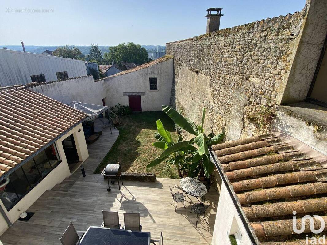 Photo 1 - Maison à CHAMPDENIERS-SAINT-DENIS