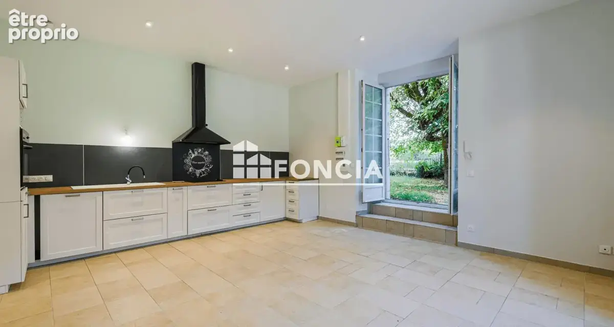 VARCES-ALLIÈRES-ET-RISSET  – T3 65 m² (RDJ de 144 m²) + Cave et Place de parking privative - photo 5