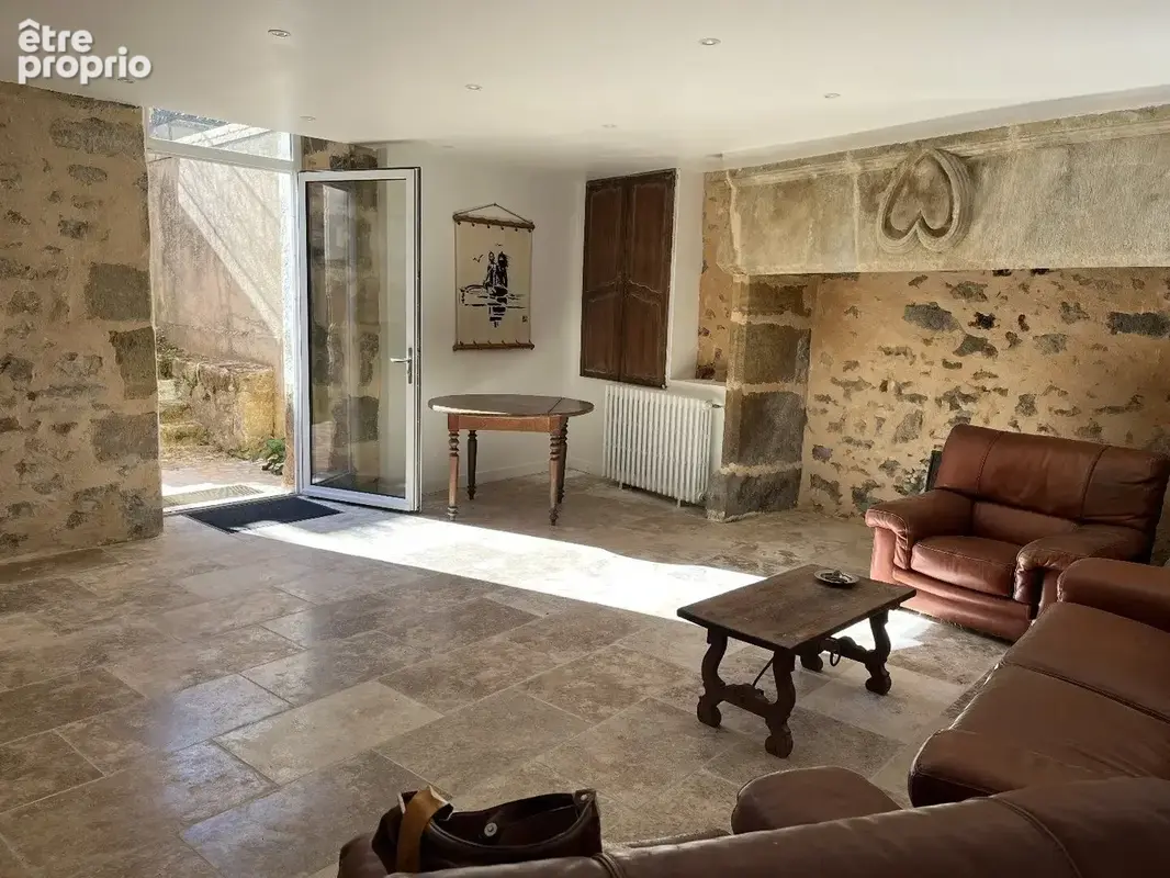 Maison en pierres entièrement rénovée dans village historique - photo 3