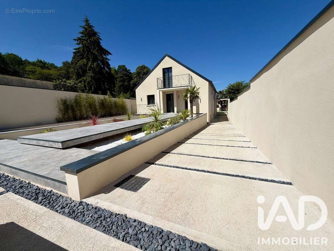 Maison 180 m² à Videlles  - photo 4
