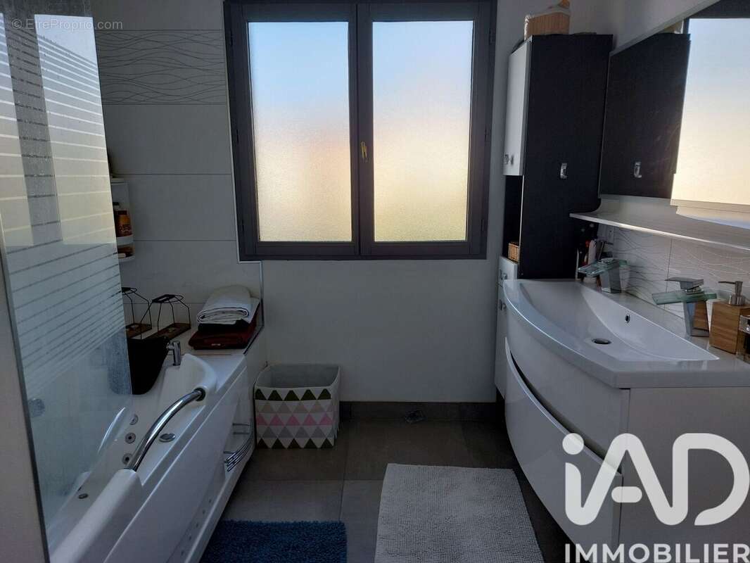 Photo 3 - Maison à LA CHAPELLE-BASSE-MER