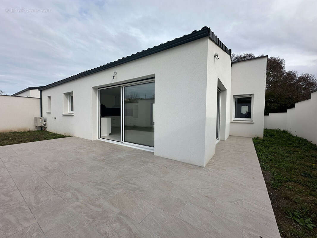 Maison à VAUX-SUR-MER