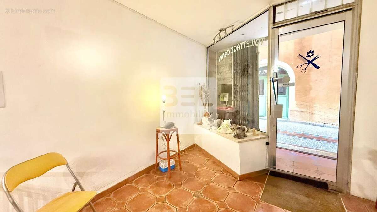 Commerce à SAINT-QUENTIN-LA-POTERIE