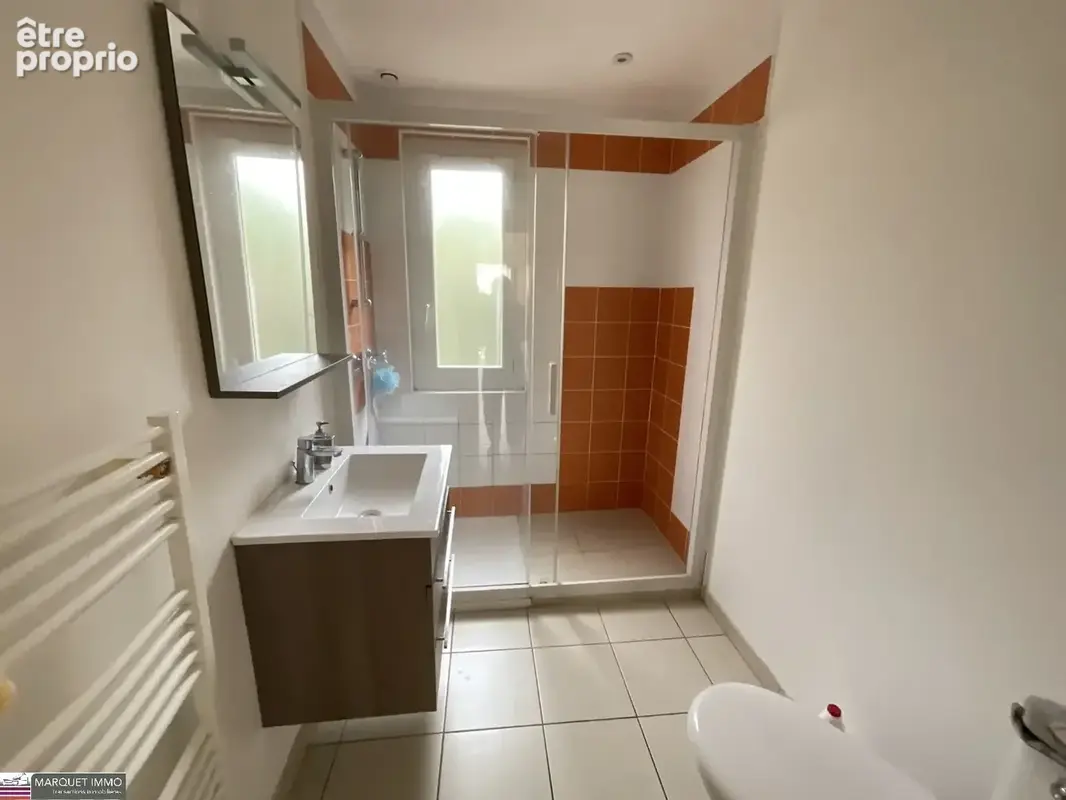 Une opportunité rare sur Béziers - Font-Neuve !!! Cette agréable villa T3 de plain-pied offrant 60 m² habitables, construite en  - photo 8