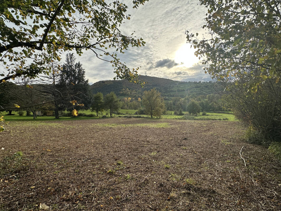 Terrain à SAINT-VINCENT-DU-PENDIT