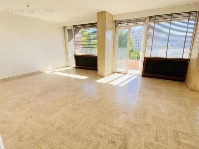 Appartement à MARSEILLE-9E