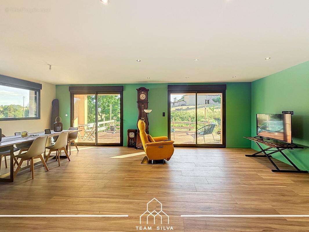 Maison 110 m² à Chambost-Longessaigne  - photo 19