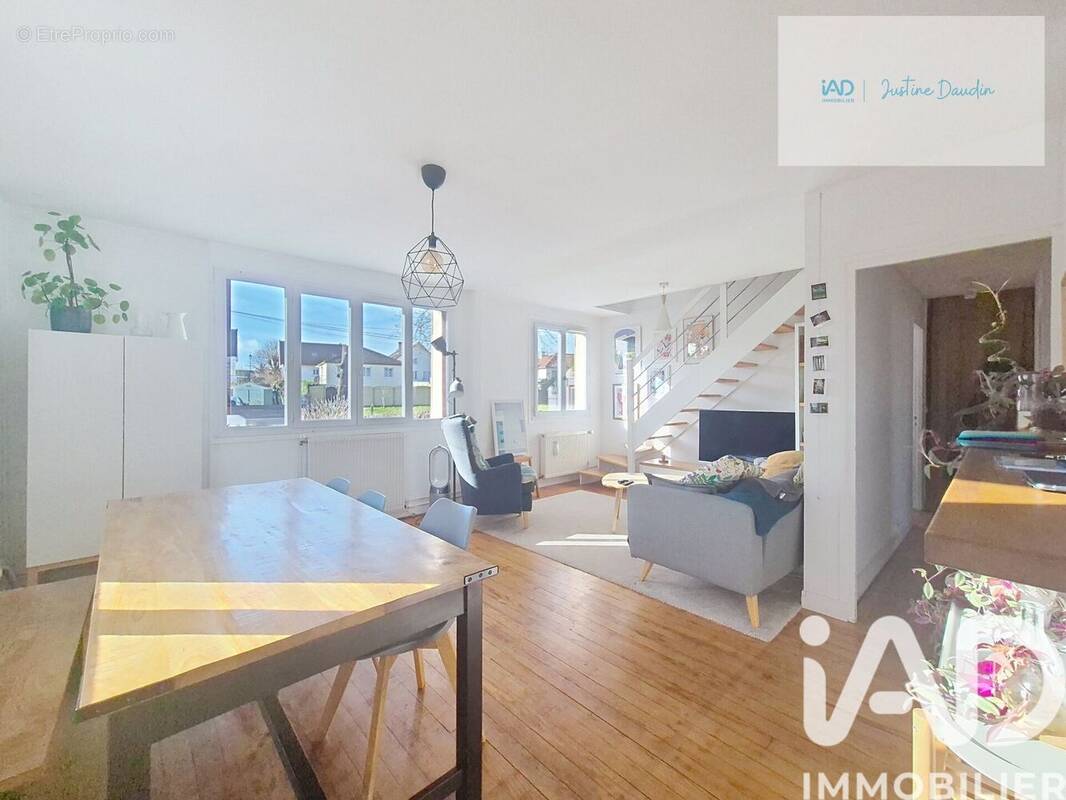 Photo 1 - Maison à LE COUDRAY-MONTCEAUX