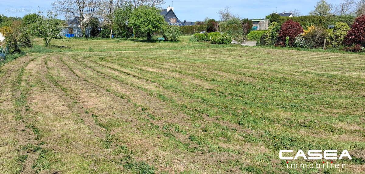 Terrain à SAINT-EVARZEC