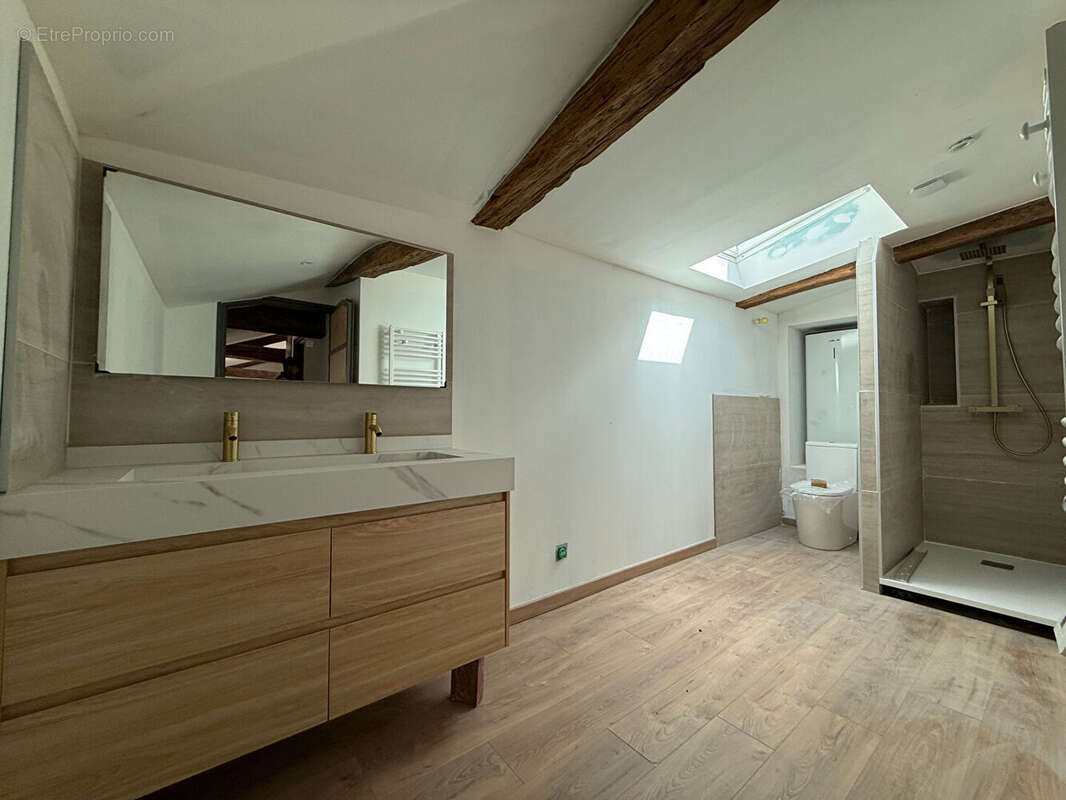 Superbe T4 rénové, 85 m², 3 chambres, Parking...Coup de coeur - photo 3