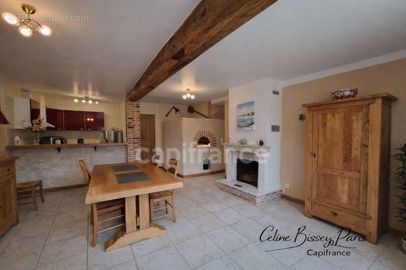 Maison 4 pièces, Plein Pied, 2 chambres, cuisine équipée américaine, dépendances, comble aménageable QUINCEROT (89) - photo 3