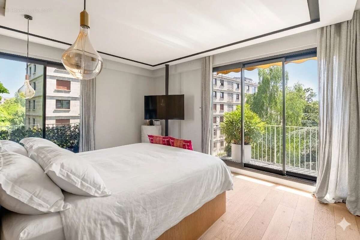 Appartement à NEUILLY-SUR-SEINE