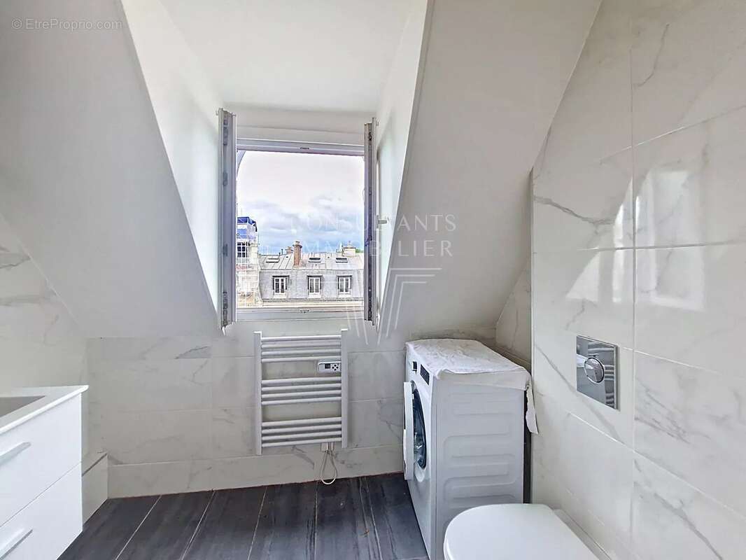 Appartement à PARIS-16E