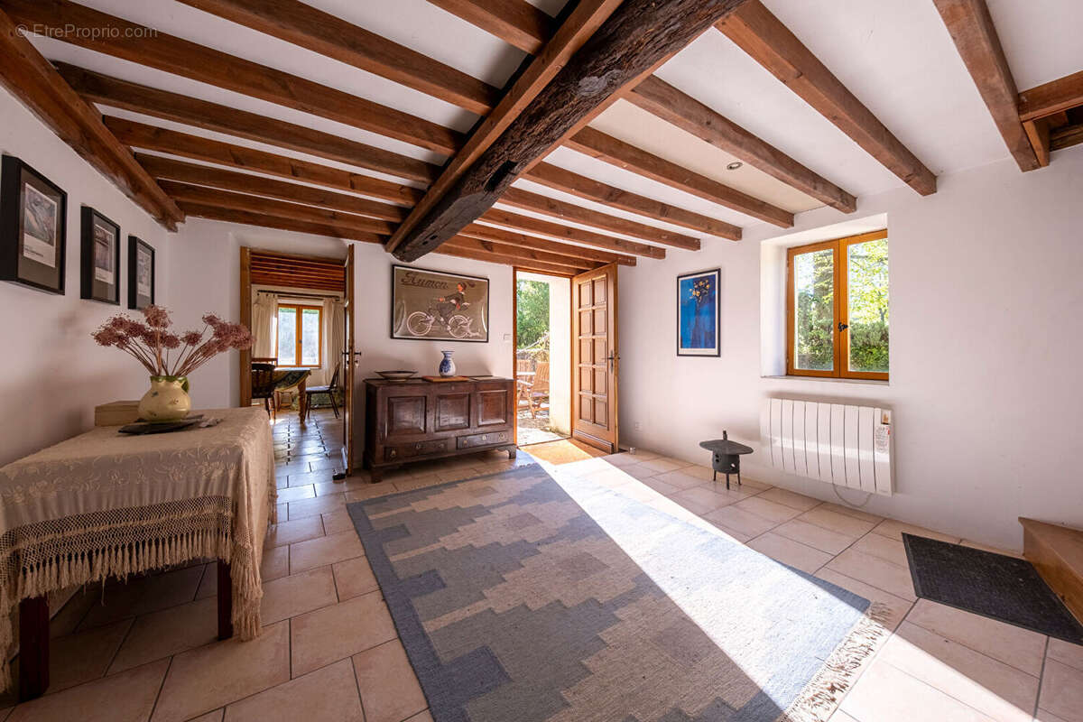 Maison à ESCUEILLENS-ET-SAINT-JUST-DE-BELENGARD