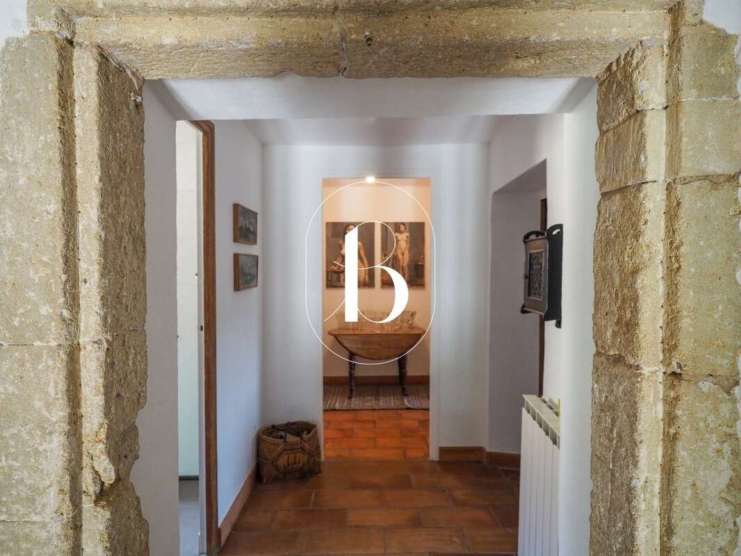 Maison à LAUDUN-L'ARDOISE