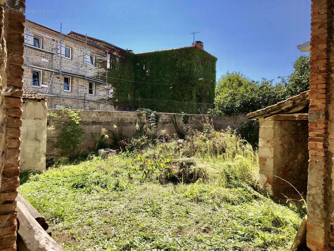 Maison à SAINT-GERMAIN-LEMBRON