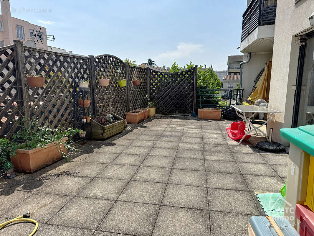 Appartement à VAULX-EN-VELIN