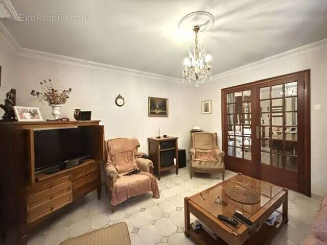 Maison 86 m² à Saint-Genest-Lerpt  - photo 3
