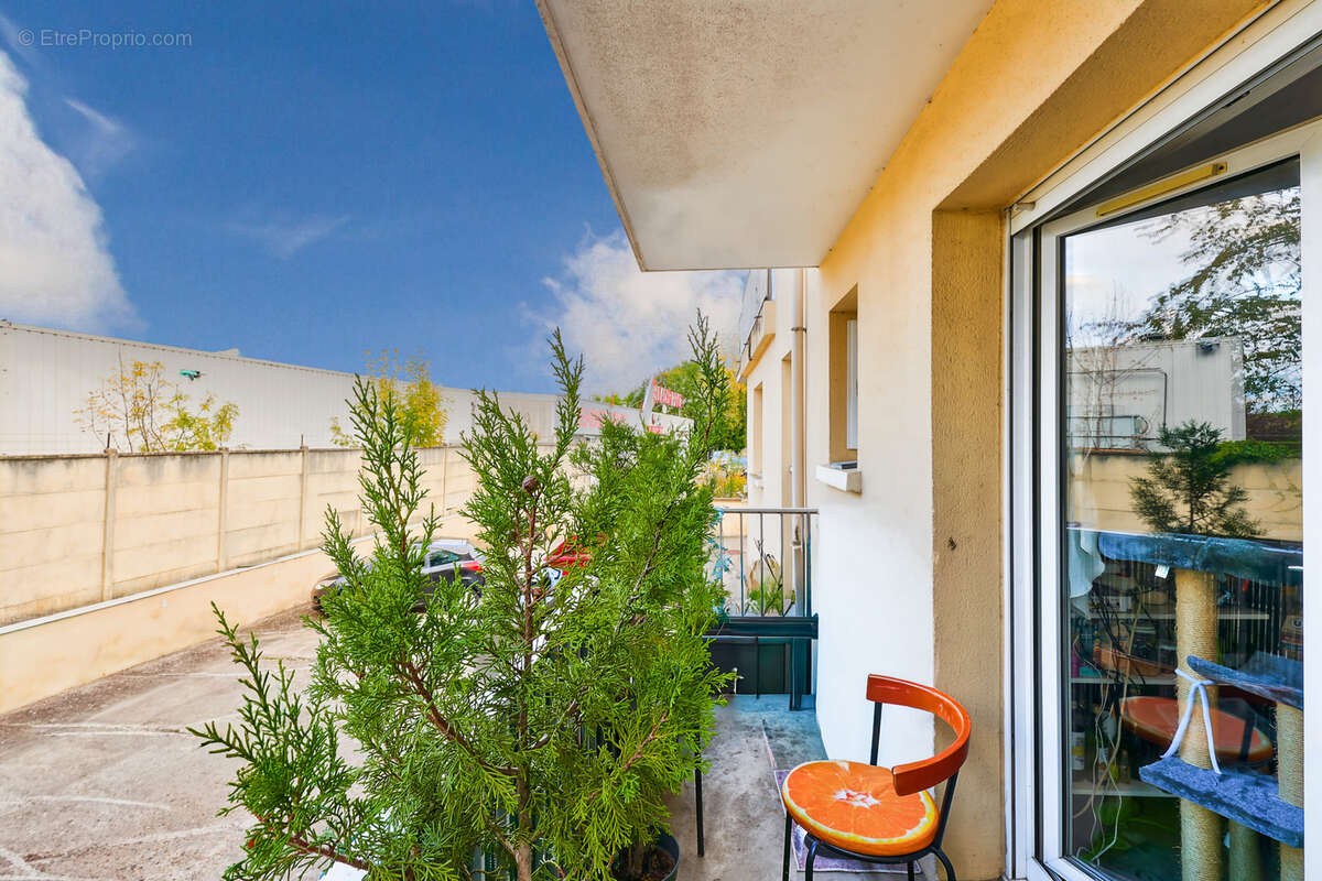 Appartement à FONTENAY-LE-FLEURY