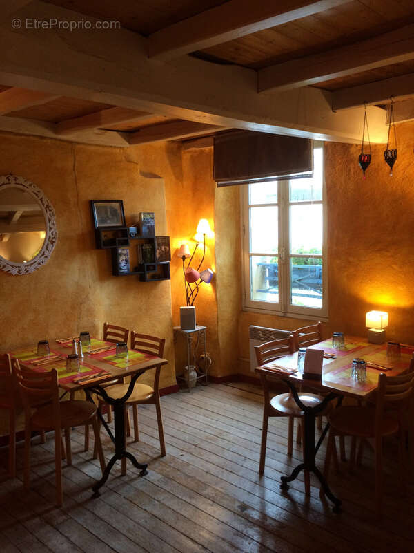 Commerce à MOUCHAMPS