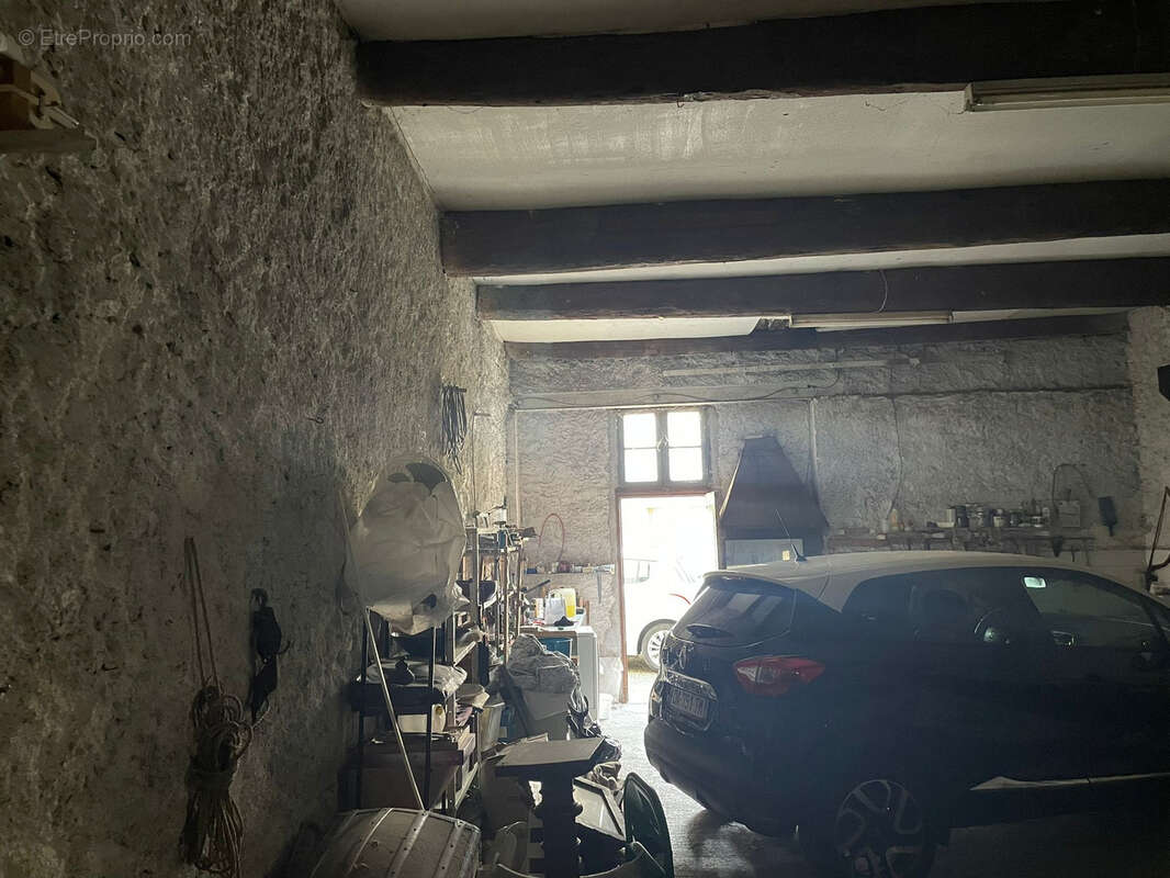 Parking à CAPENDU