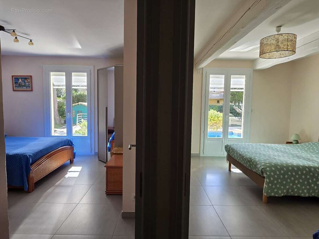 Maison 8 pièces  238 m²  Terrain 2 000 m²  Quartier résidentiel - photo 7