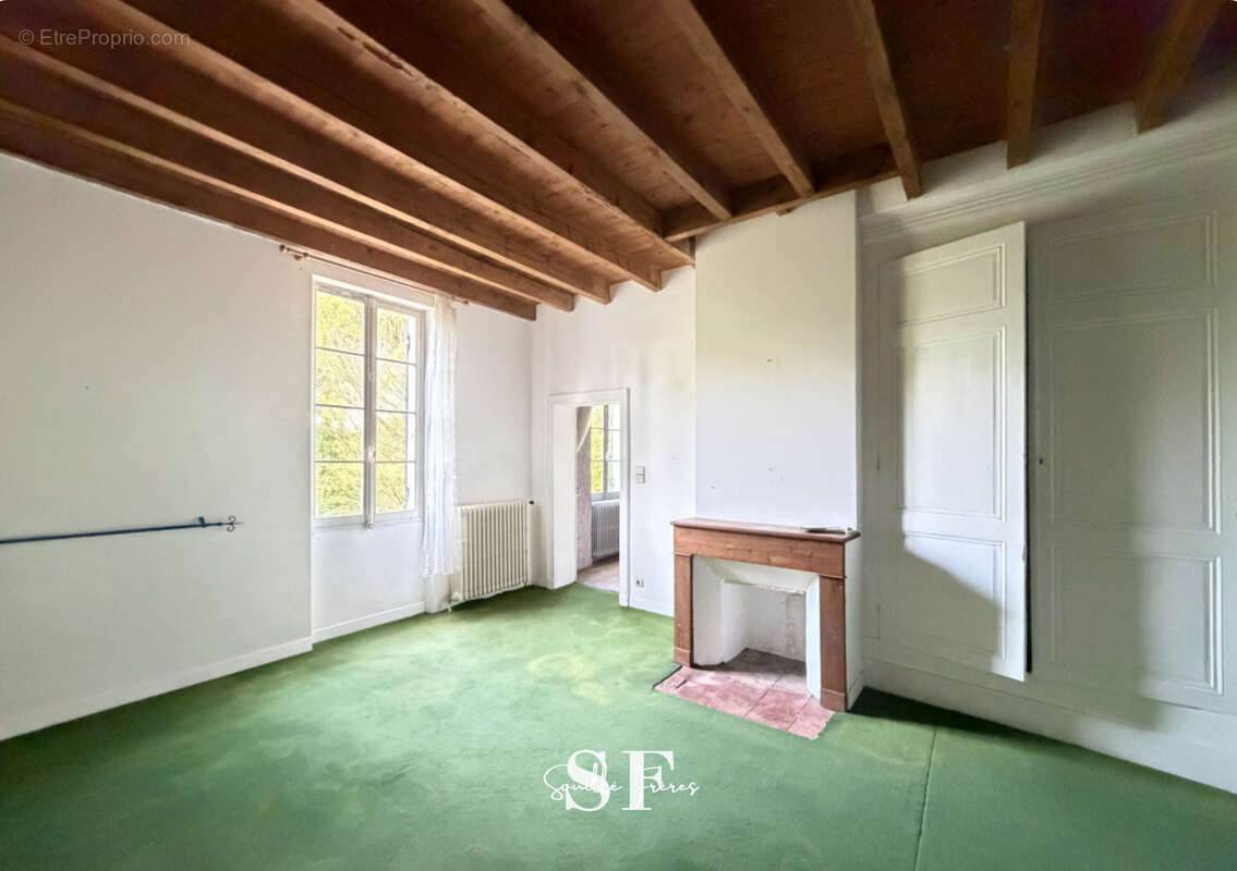 Saint hilaire de lusignan - maison  en pierres de caractere a renover - photo 10