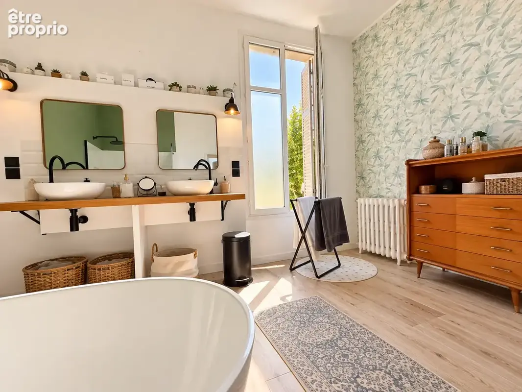 Élégante maison bourgeoise de 260 m2   Charme, volumes et confort familial - photo 12
