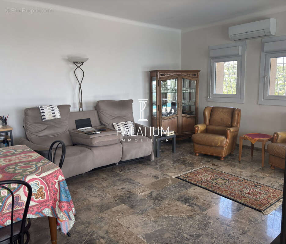 Maison à ROQUEBRUNE-SUR-ARGENS