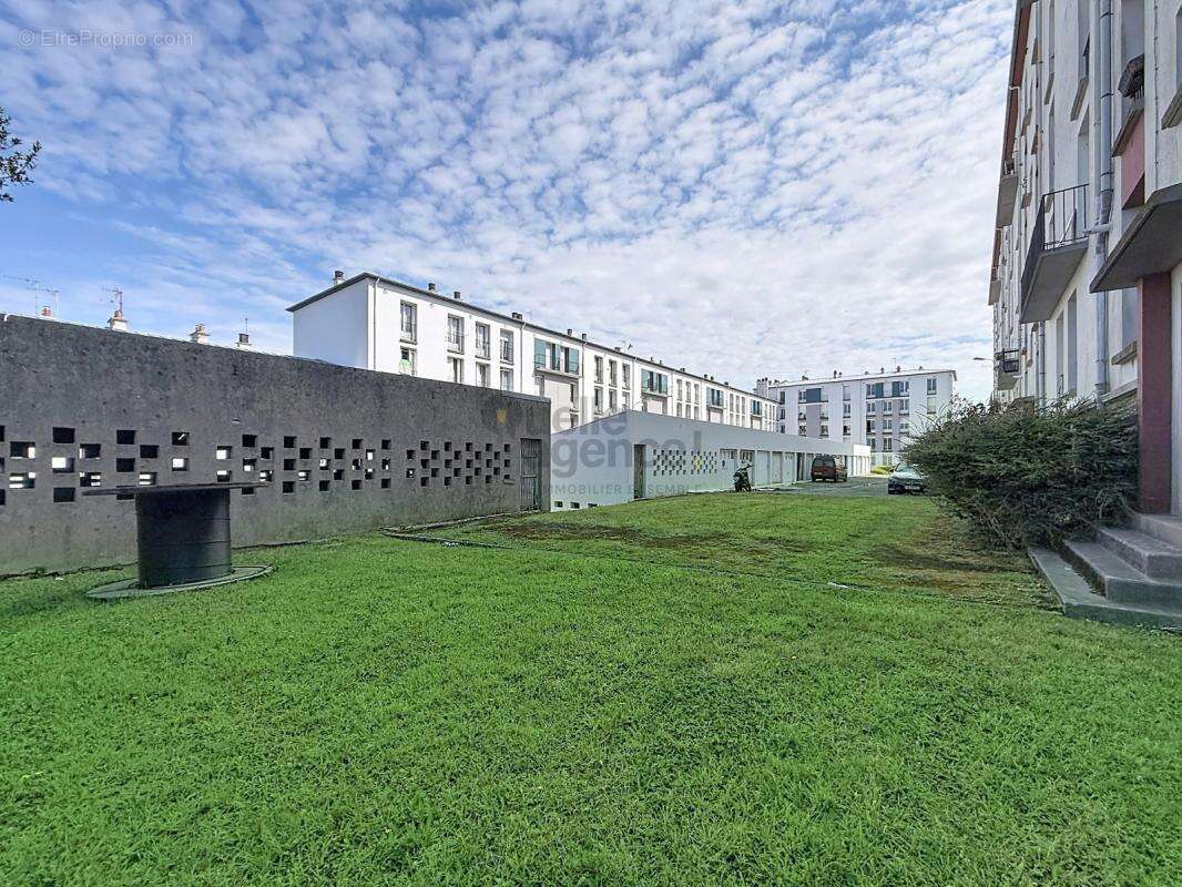 Appartement - Grand T2 Lumineux  - Rue Messidou - BREST 29200 - photo 12