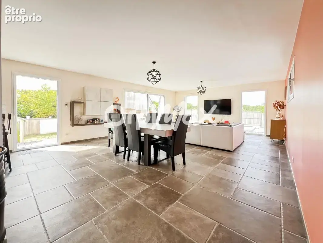 Maison À Vendre de 176m2 exclusivement chez Orpi - photo 4