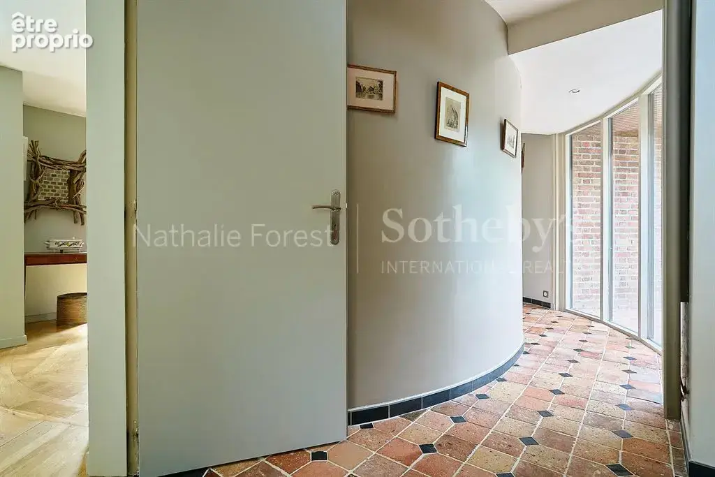 Croix résidentiel , très jolie maison d'architecte 6 chambres sur 2716 m2 de terrain . - photo 3