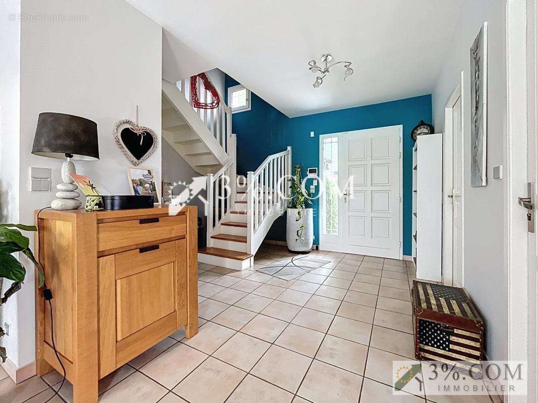 Maison à MONTELEGER