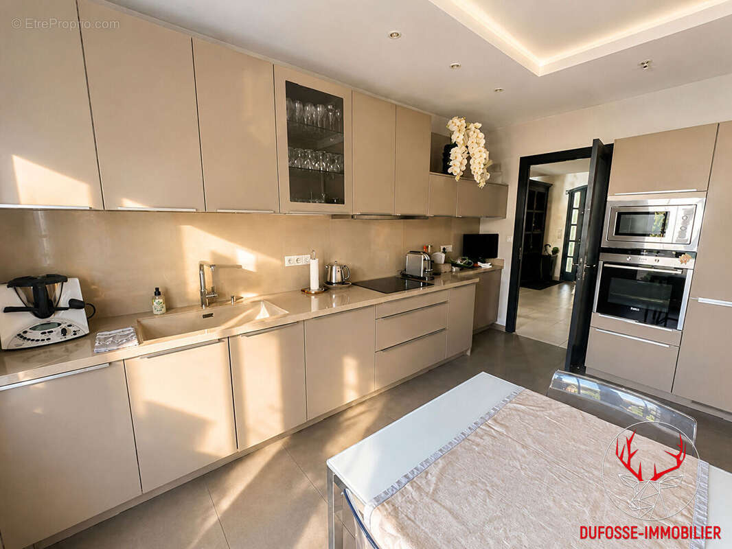 Belle maison Île de France à Corenc 7 pièce(s) 189 m2 - photo 3