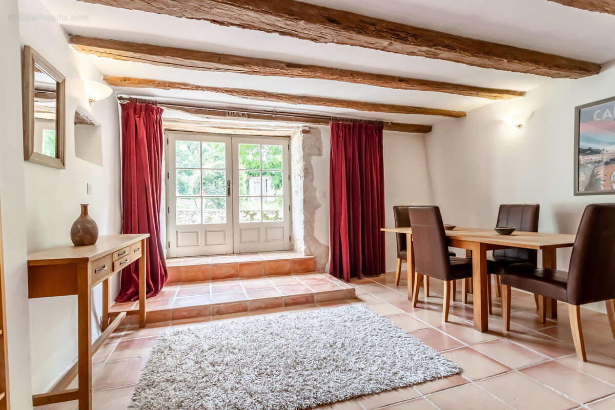 Maison à MONTAIGU-DE-QUERCY