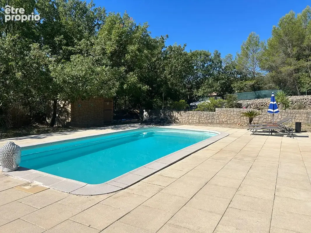 LA ROQUEBRUSSANNE : Maison 168m² sur 4090 m² de terrain avec piscine et nombreuses dépendances - photo 5